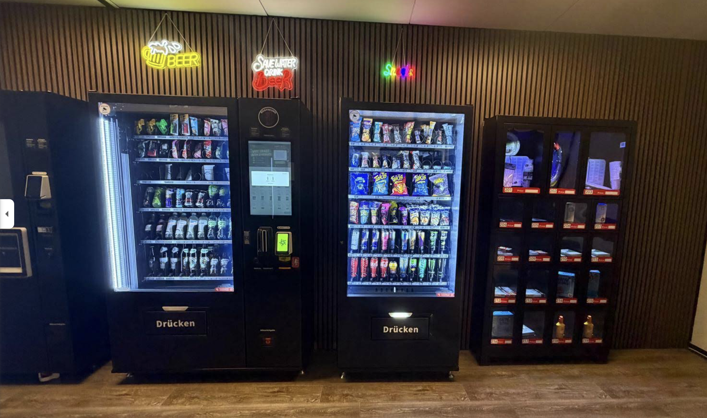 Auswahl an Snacks und Süßigkeiten im Freshpoint Automaten