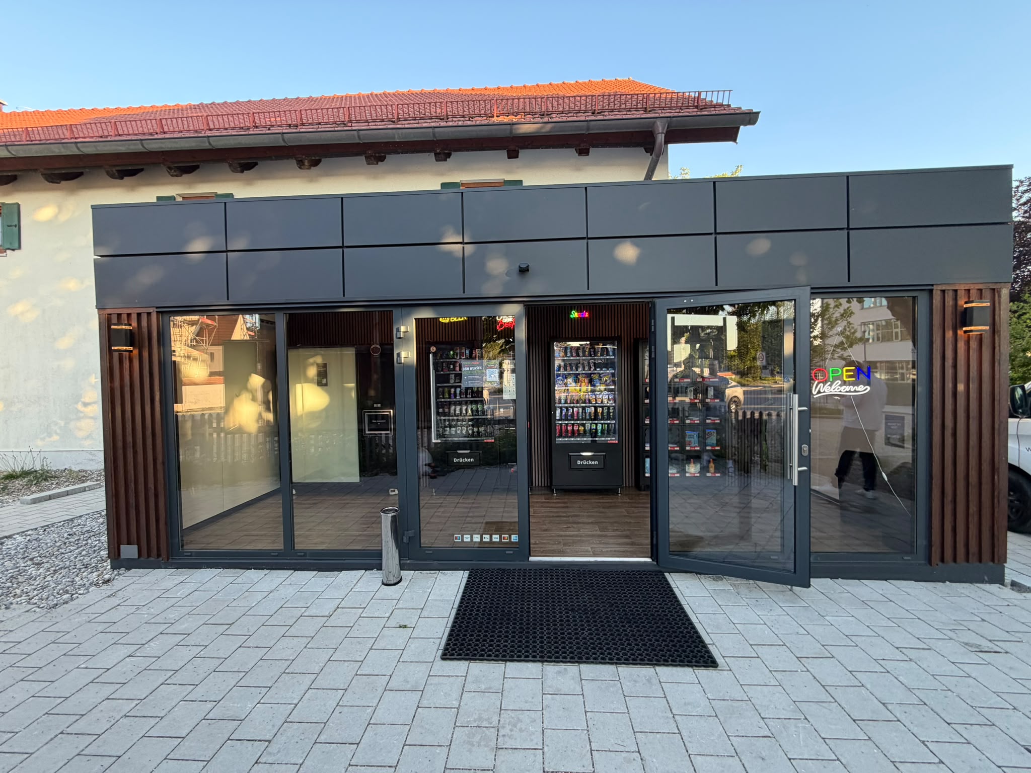 Kalte Getränke und Snacks aus dem Freshpoint Sortiment