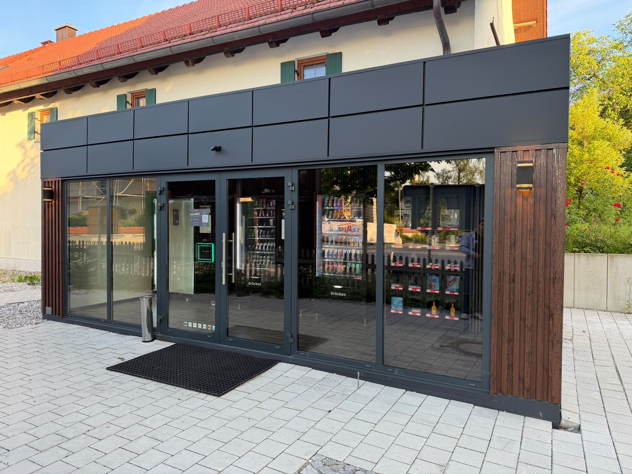 Freshpoint Automatenhäuschen von außen